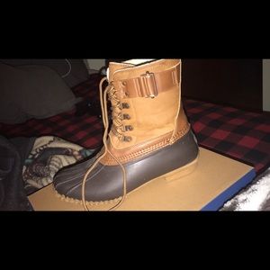 Duck boots